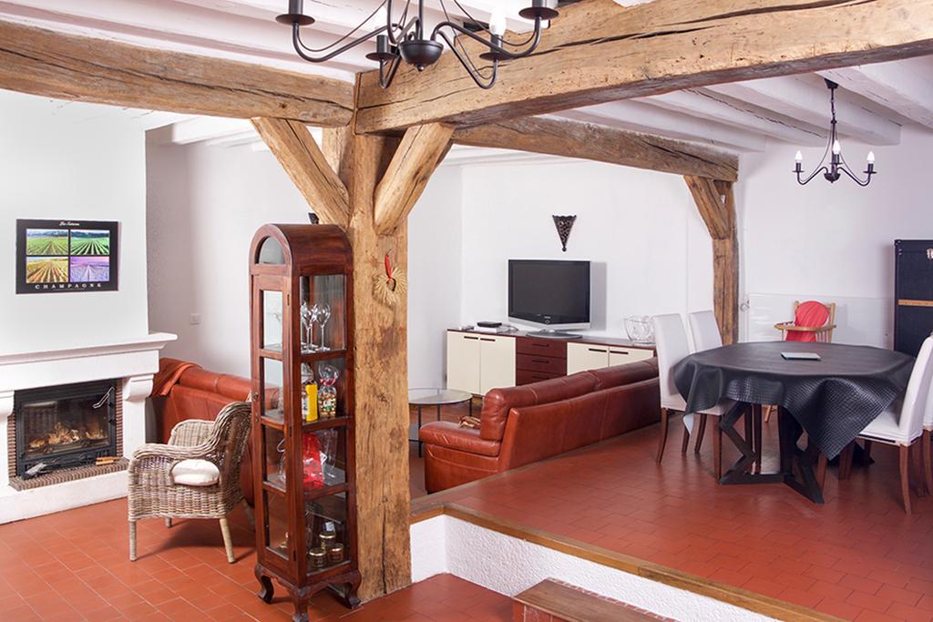 Villa Gite Place De La Fontaine à Hautvillers Extérieur photo